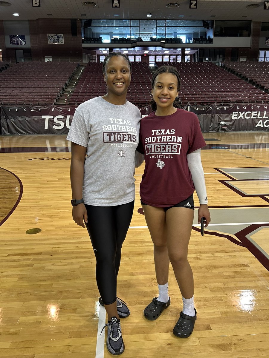 BanksChristin22's tweet photo. I had a great time at the TSU volleyball camp this weekend!! It was great  meeting you, Coach Austin @AlexisBAustin !! I greatly appreciate your feedback and instruction �� https://t.co/jXpJLJYJuo