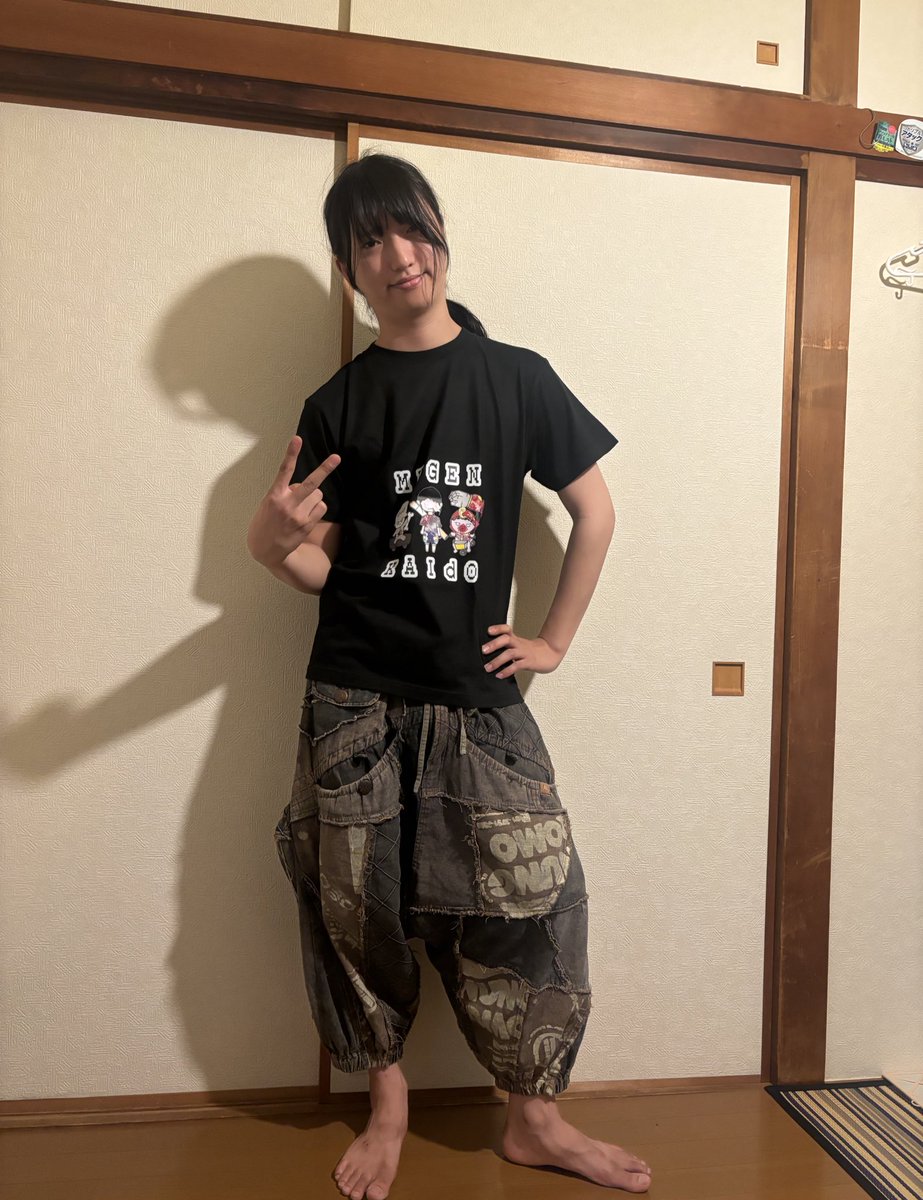 8kaidou's tweet photo. 夢幻街道Tシャツ
身長別着用イメージ🚹公開!!!
モデル 身長:169cm
size:S
ピッタリ着たい方にオススメ!
※着用時のサイズには個人差があります。あくまで目安としてご覧下さい。
#Tシャツ #夢幻街道 #169cm #S
#夢幻天寿 https://t.co/IkhZe5GTB7