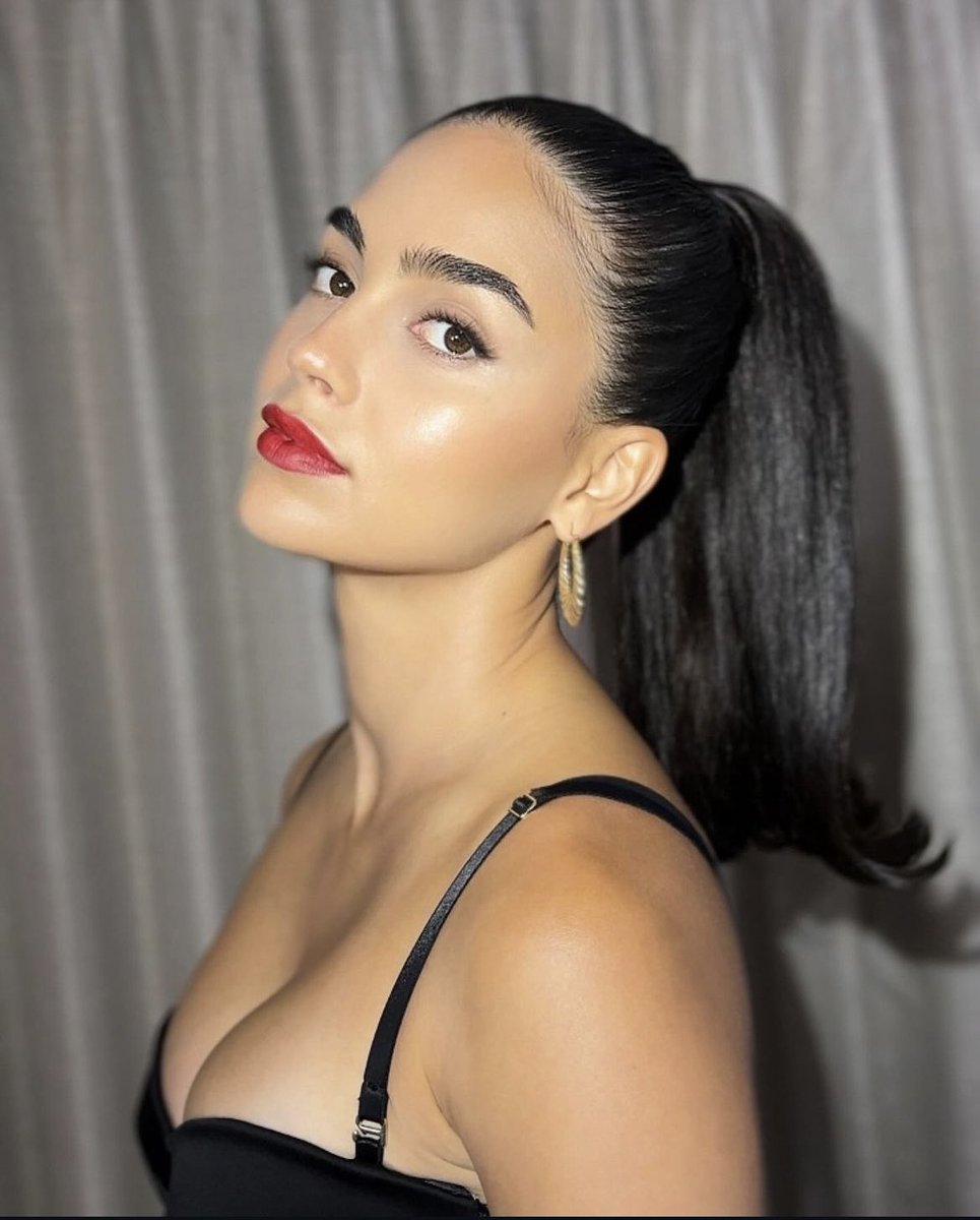 Melissa Barrera Source tweet media