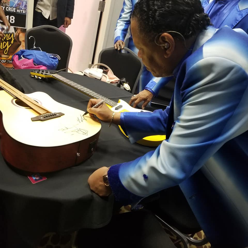 Backstage with #TheTemptations, the band was kind enough to sign a guitar for charity! Help us stop #NMOSD ! #Love #Hope #Strength