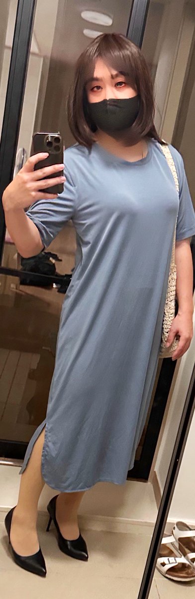 외출하고 왔네요 
편하게 입고 돌아다녔네요
(사진이 엄청 크게 나어네요 줄이는 방법을 모르겟네요)