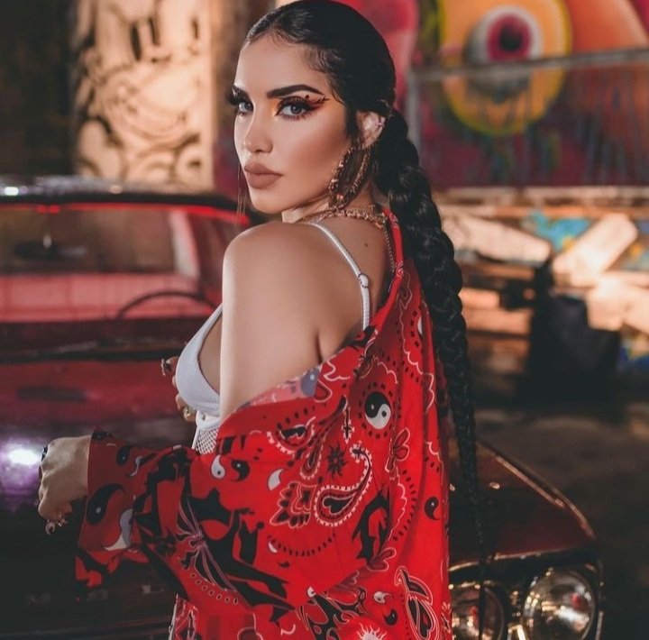 EdsonHe74189530's tweet photo. Kimberly Loaiza (2,6M) ha superado a Yerimua y se vuelve a ser la mexicana con el canal de difusión de WhatsApp más seguido. https://t.co/F4haCs8tvd