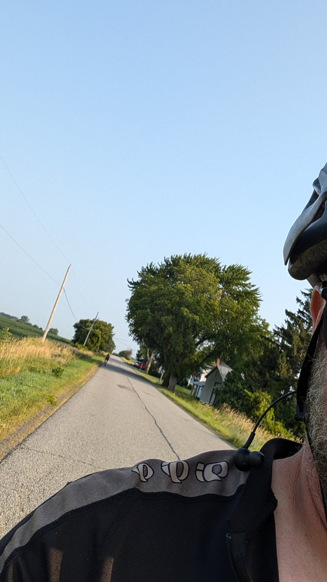 tenwattandrew's tweet photo. Did a 'short' ride this morning. Had someone tag along for 1/2 of it. Even passed through a sketchy part of town and survived #EatLessMoveMore #unfattening https://t.co/zIiGZMaOxy