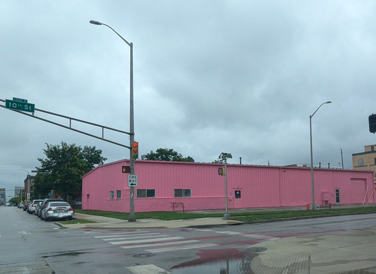 kylekingen's tweet photo. Pretty in Pink at 10th and Capitol🌷 https://t.co/oSan1QPaU8