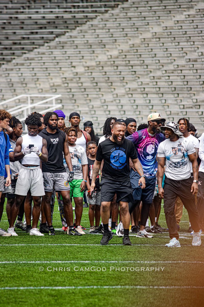 CoachL__'s tweet photo. When real 1️⃣s slide into the City @Deestroying ❌ @OTBElites &amp; say they had to Tap In 📱with ya…that’s mad ✊🏽 ! We 🔒 in 🤞🏽Ⓜ️ #Bham1v1s https://t.co/XyM1JjPEGh