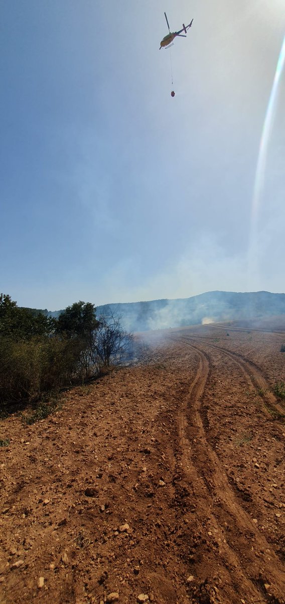 meteollac's tweet photo. Algunes fotografies de l'incendi d'aquesta tarda al municipi de #Mediona. Bona feina a tots els equips d'extinció que hi han participat!
📸 @ADF_Llacuna - @semallac https://t.co/cMUXdFY8OK
