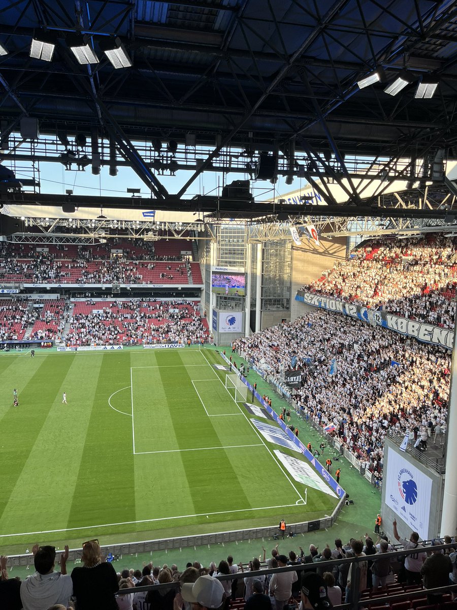 SimonRubaek93's tweet photo. Thomas Delaney - kæmpe spiller! #sldk #fckagf https://t.co/HlFdLm9EQW