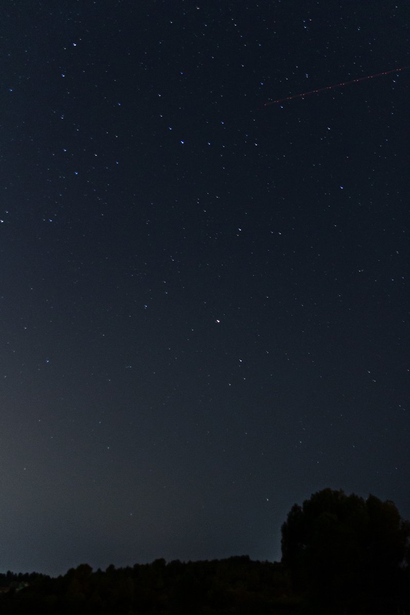 pedmarfe's tweet photo. En #BodegaFlors y su sesión de vino y estrellas en #LesUseres #Castellon
#CulturaDelVino #Enoturismo
Posdata
Gracias @avachemtrail por dejar el cielo tan limpio de nubes.
La pega, que solo se dejó ver algún avión y ninguna estrella fugaz https://t.co/4maO6941AN