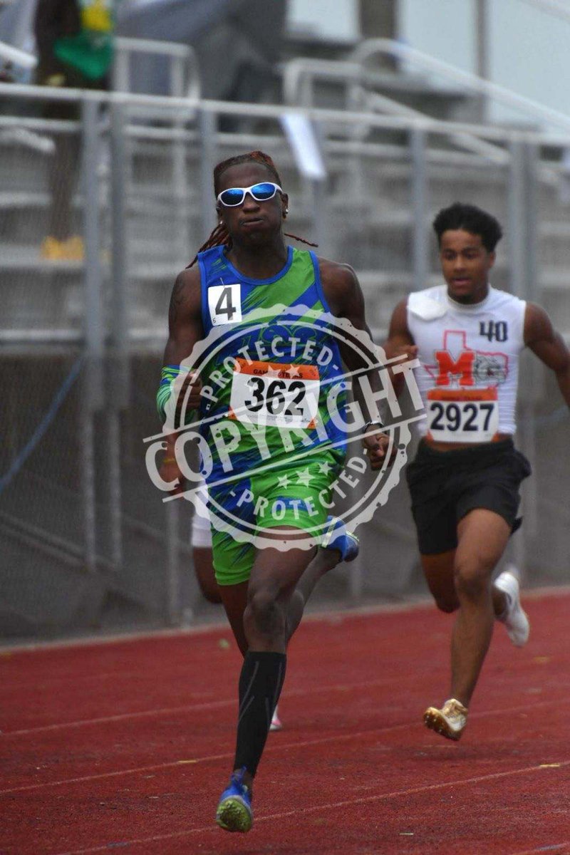 JohnnyBanksE3's tweet photo. Thank you God for giving me the ability to glorify your name through running. I know I can’t get all my blessing right now because I’m not ready so I’ll stay diligent work hard and stay patient. ✝️💜
TAAF State 200m 3rd Place
( w/ some crazy headwind)
@SFA_TFXC 🔜 
More work…. https://t.co/NyVCixl2Ev