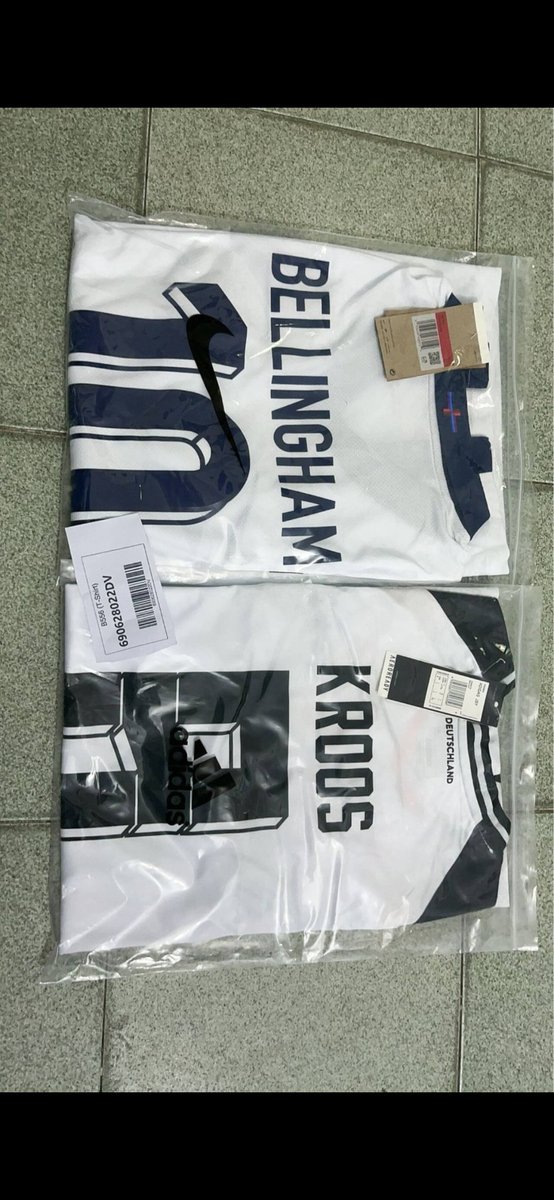 Doble pedido, doble locura de camisetones.

Calidad impecable y 0 problemas con el envío.

Mil gracias <a href="/CamisetasFut22/">Soccer Store</a> 💙