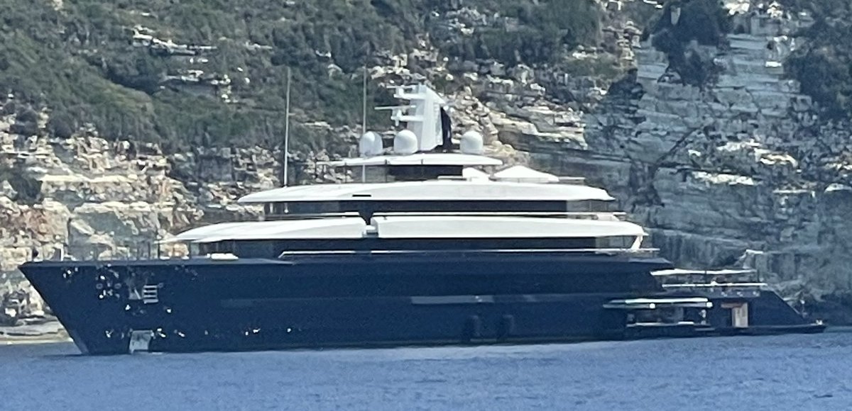 Skuffende lav standard på rikmannsflaaten ved Paxos i dag. For det meste mindre daycruisere oig lettbaater i sikte. Hei sann