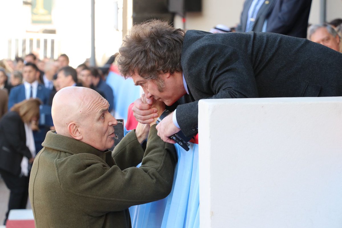 Primera vez en 5 años que un Presidente va a la SRA y probablemente la única que le dijo al campo que es parte de la solución -a nuestra decadencia- y NUNCA el problema. Grande <a href="/JMilei/">Javier Milei</a> un discurso espectacular!