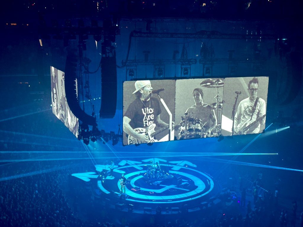 my 15-year-old self had the time of her life last night <a href="/blink182/">blink-182</a> <a href="/piercetheveil/">Pierce The Veil</a>