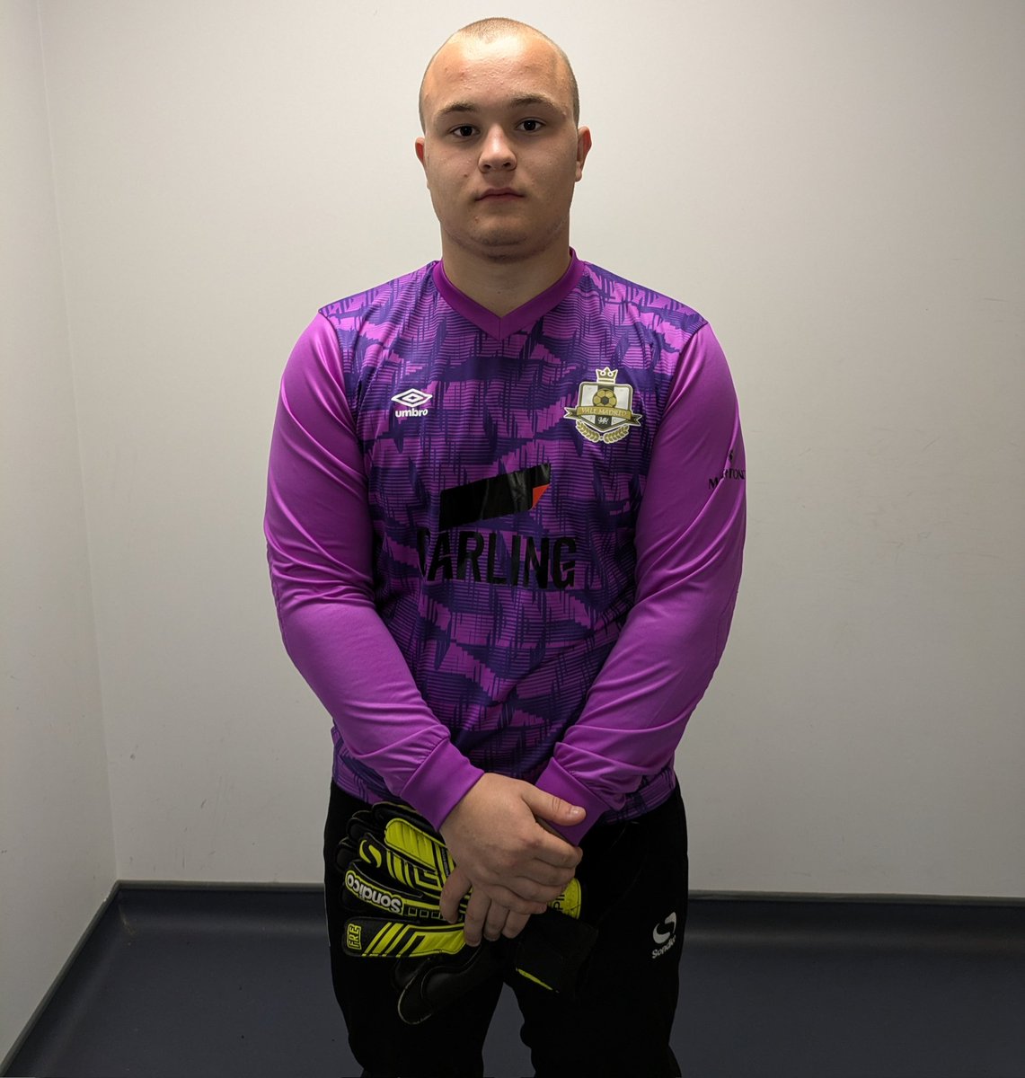 ValeMadrid_FC's tweet photo. 🚨New singing #8🚨

We welcome youngster Riley Evans into the team as our understudy to Stu. 

Riley's looking to gain valuable experience within the team and improve his skills. 

One for the future who's already shown great composure on the ball. https://t.co/JCwZNPAZL0