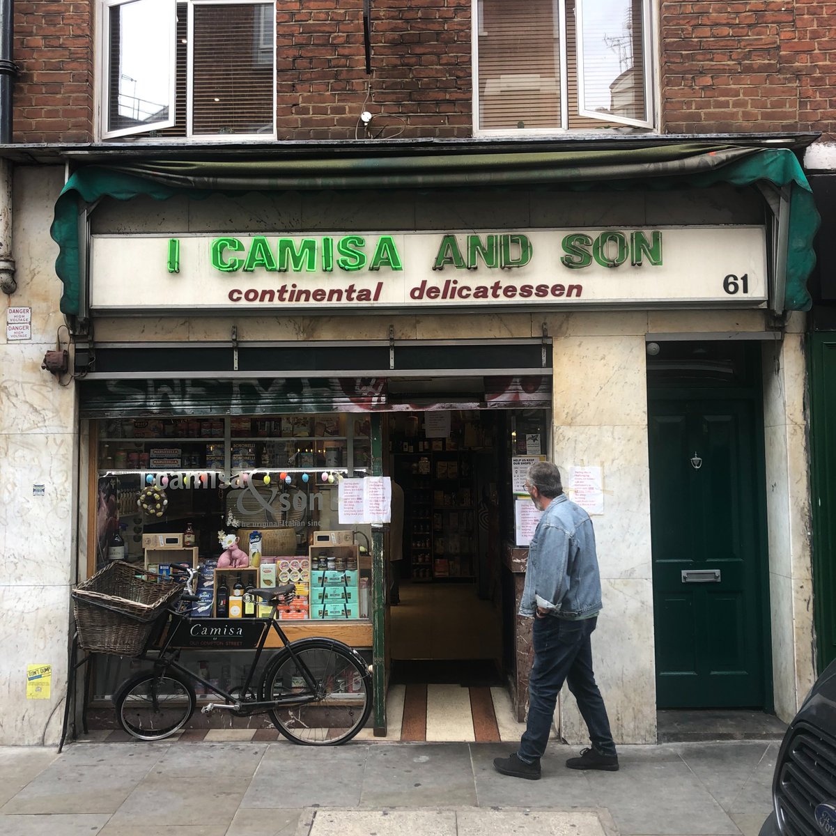 A fond, and sad farewell to I Camisa &amp; Son, which will close on August 3. A beautiful Italian deli with excellent sandwiches and fine produce. Trading in Soho since 1929 — an institution. I hope a new location is found. 🇮🇹🥪🍷