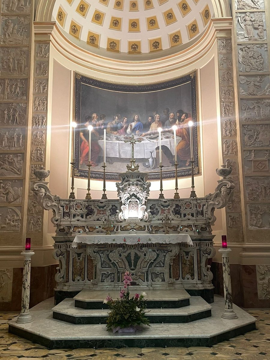 #Paris2024 #OlympicGames #BastaDeOfensas 
Jesús es para muchos de nosotros Dios hecho hombre, y se nos da en la Santa Eucaristía. 
Él es el camino, la verdad y la vida. ❤️