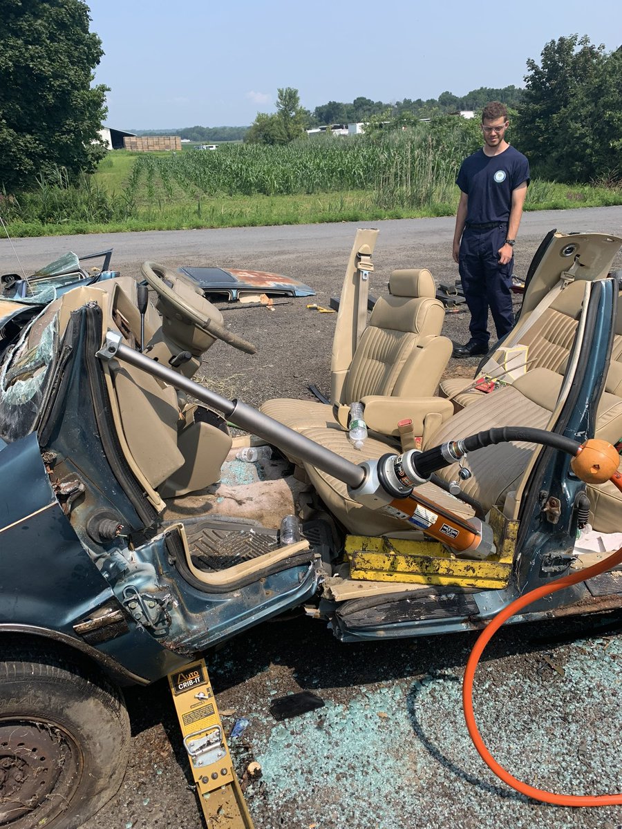 VailsGateFD's tweet image. Happy Sunday! 🚒 A crew of 7 spent this morning with Minisink Hook and Ladder Co. 1 - Goshen FD and slate_hill_fire_40 to assist with the Orange County EMT class for their vehicle extrication portion of their curriculum 🧑‍🚒