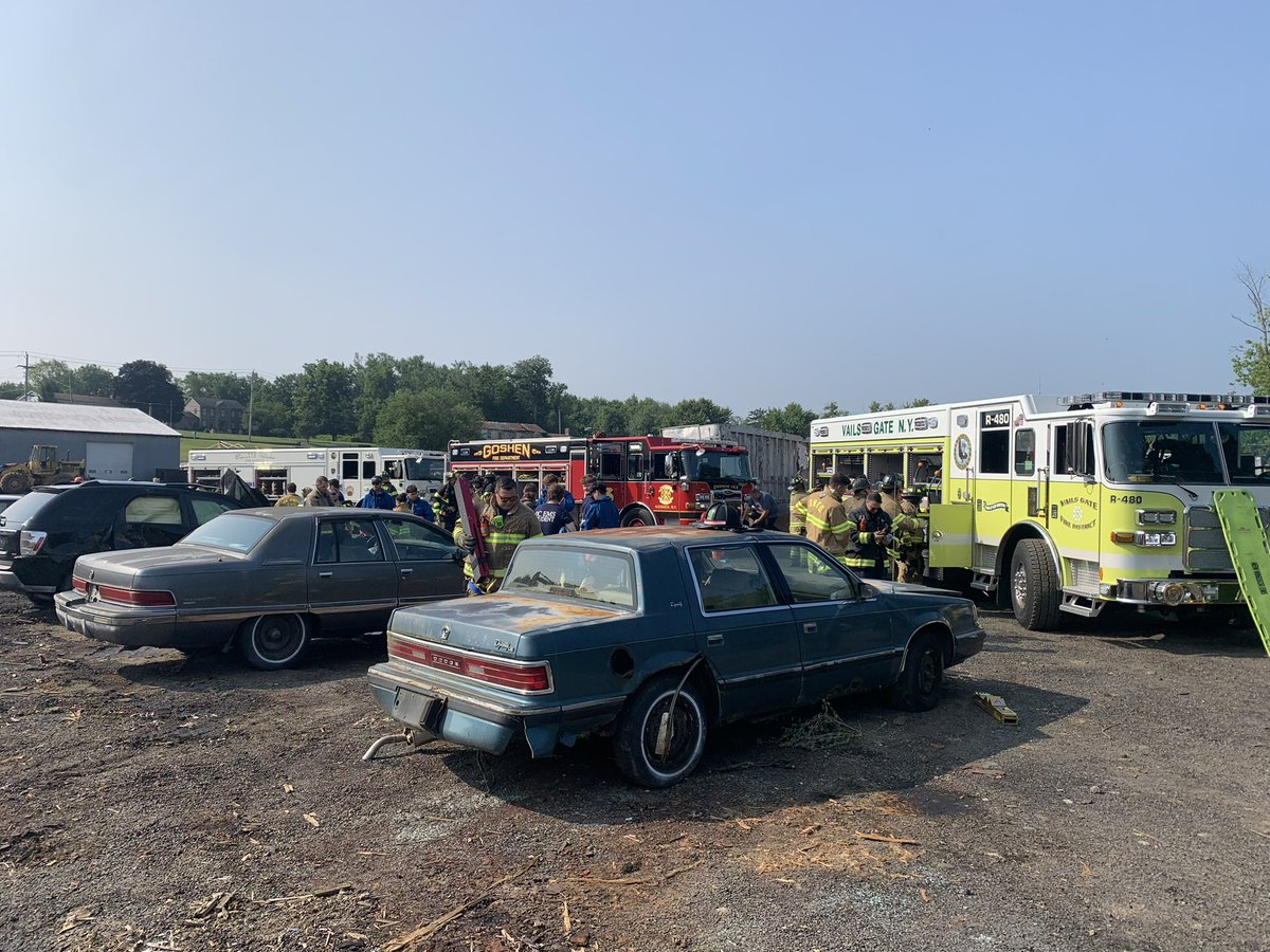 VailsGateFD's tweet image. Happy Sunday! 🚒 A crew of 7 spent this morning with Minisink Hook and Ladder Co. 1 - Goshen FD and slate_hill_fire_40 to assist with the Orange County EMT class for their vehicle extrication portion of their curriculum 🧑‍🚒