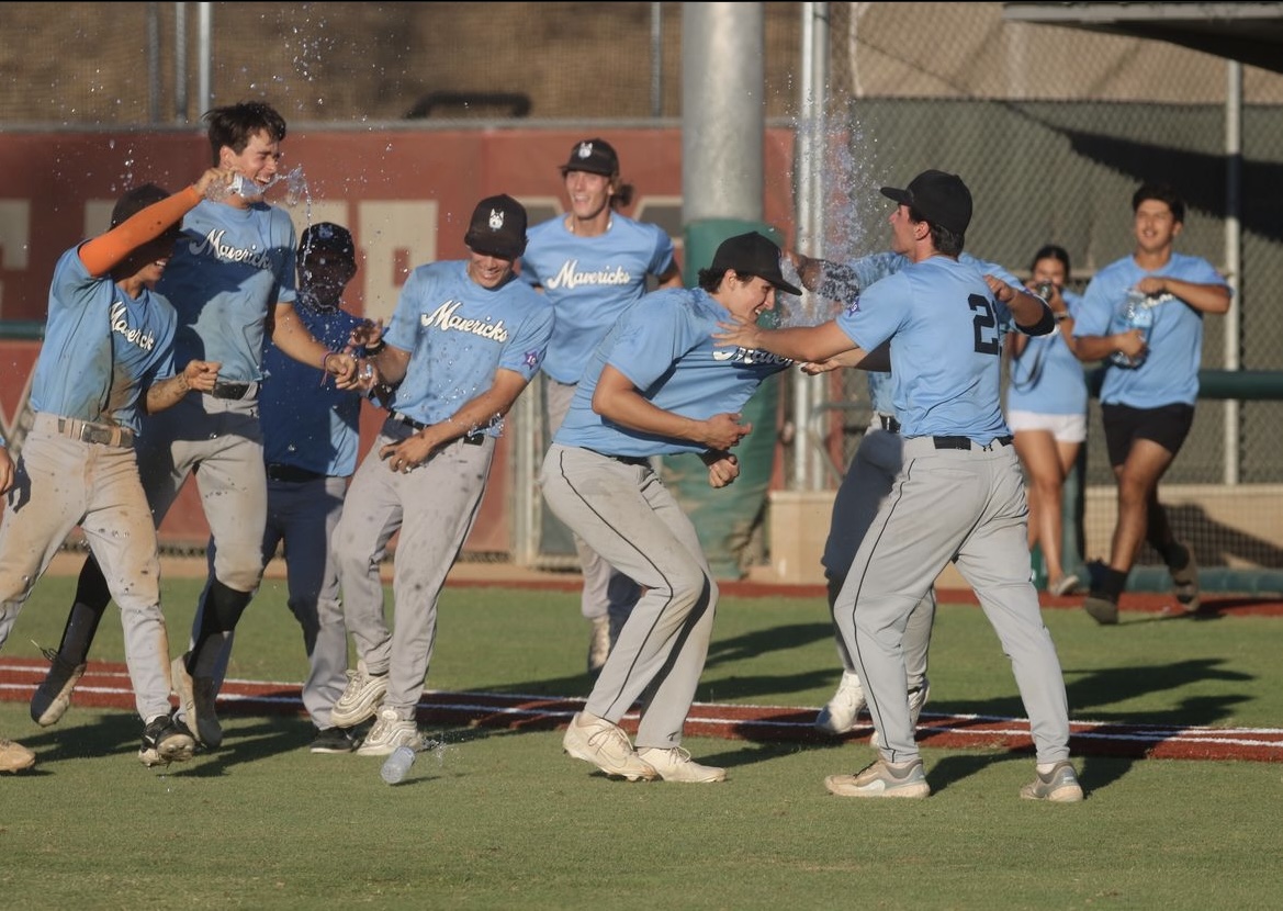 IVP_Baseball's tweet photo. A champion has been crowned 👑 @DGH_52_ 

Photo Credits: Don Hudson

#sunsetbaseball https://t.co/AeI09XgBUj