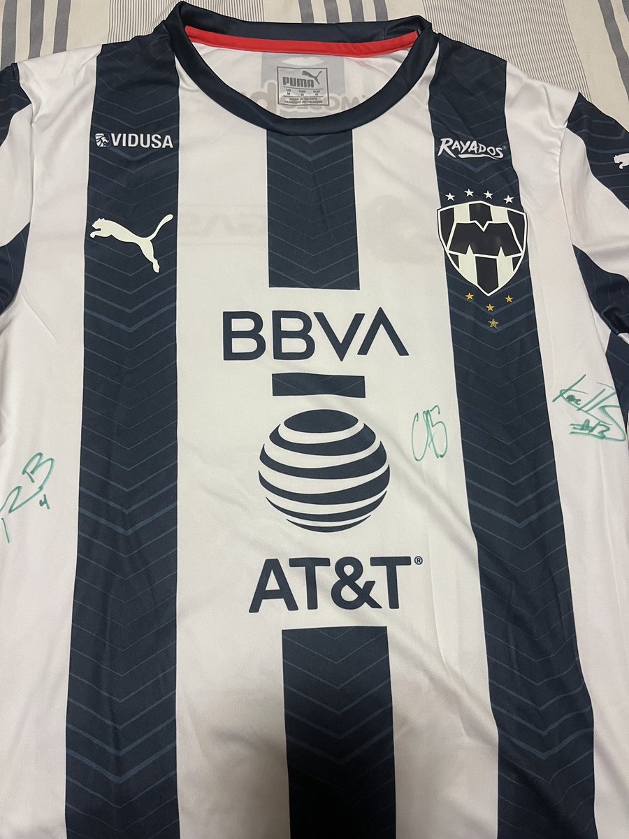 Denfoapavo's tweet photo. Glad to be able to be there live in such a rare event 
watching my @ORLPride take on @Rayadas and win. I also was give a kit and got it signed by @cburky777 @rebecabr97 &amp; @KarolBernal07 https://t.co/KVs1uAVCnG