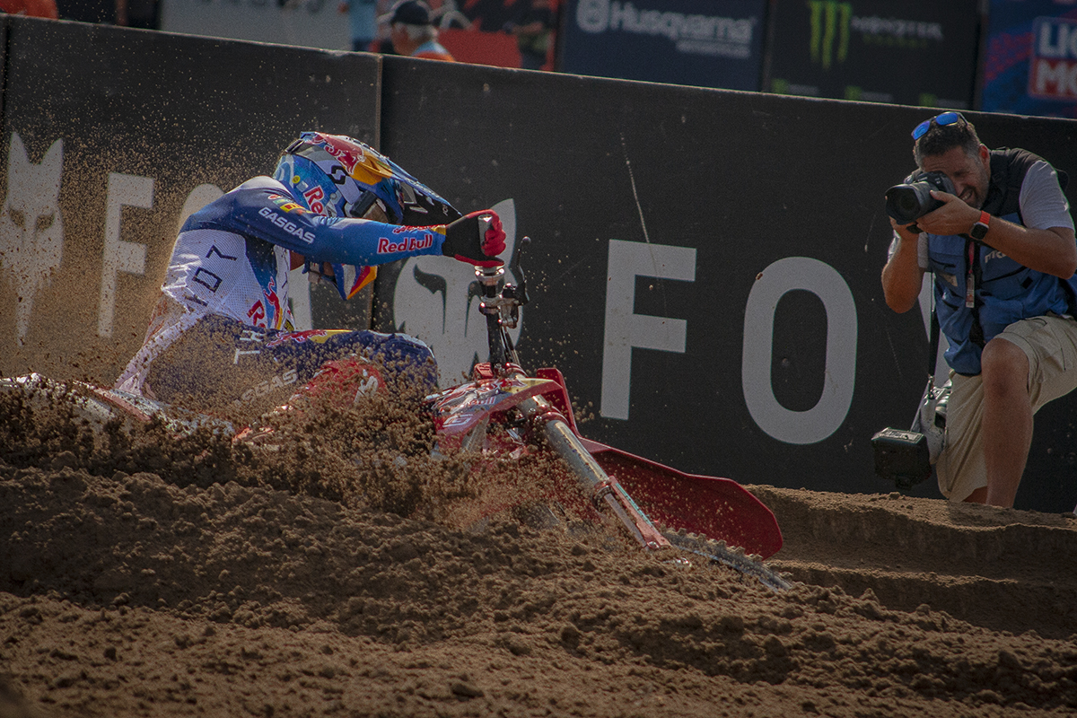 adamwheeler_R19's tweet photo. Solid work behind the (rather basic) lens by Jordi Wheeler Garcia today #MXGP https://t.co/IsgUpAYWRc