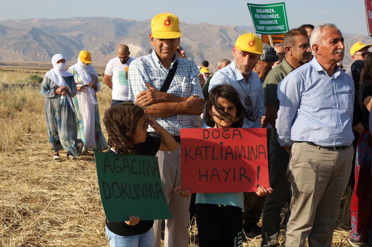 sessirnak's tweet photo. Tüm engellemelere rağmen @ekolojisirnak öncülüğünde gerçekleştirilen açıklamaya katılarak destek verdik. Şırnak'ta yaşanan doğa katliamına sessiz kalmayacağız.@sesgenelmerkezi https://t.co/A0CutoGjrl