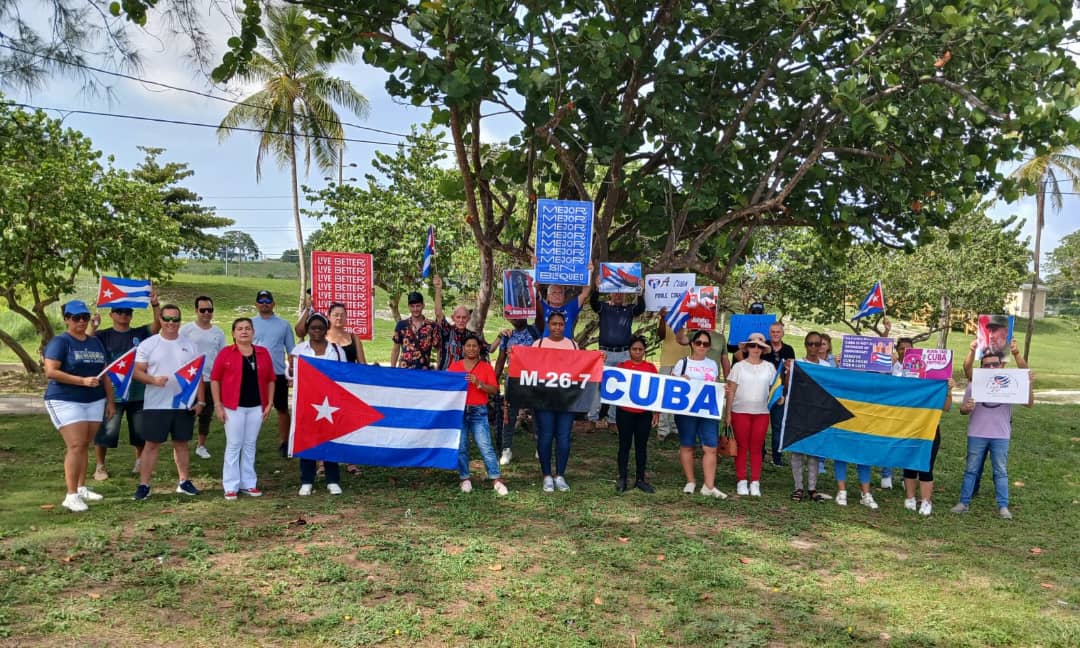BrunoRguezP's tweet photo. Saludamos esta nueva jornada internacional contra el #BloqueoGenocida, protagonizada por amigos y connacionales en diversas ciudades del mundo.

Frente a la injusticia, siempre brillará la solidaridad de quienes marchan #JuntosXCuba. https://t.co/Mx8TOVATam