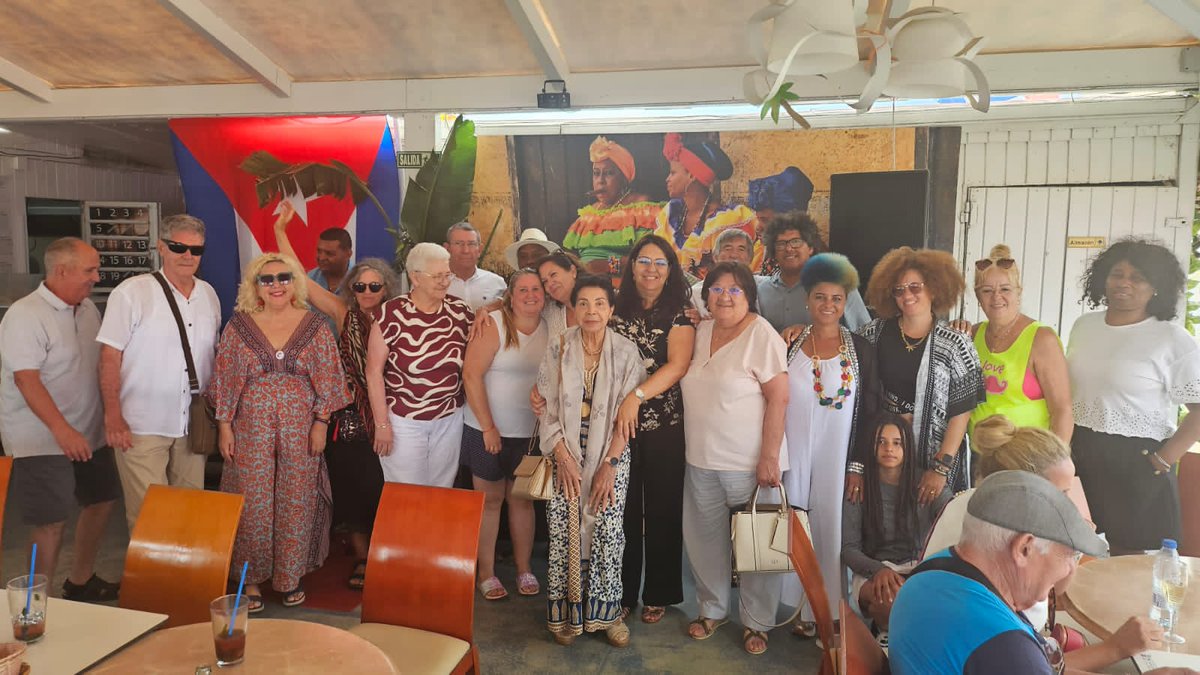 Saludamos esta nueva jornada internacional contra el #BloqueoGenocida, protagonizada por amigos y connacionales en diversas ciudades del mundo.

Frente a la injusticia, siempre brillará la solidaridad de quienes marchan #JuntosXCuba.