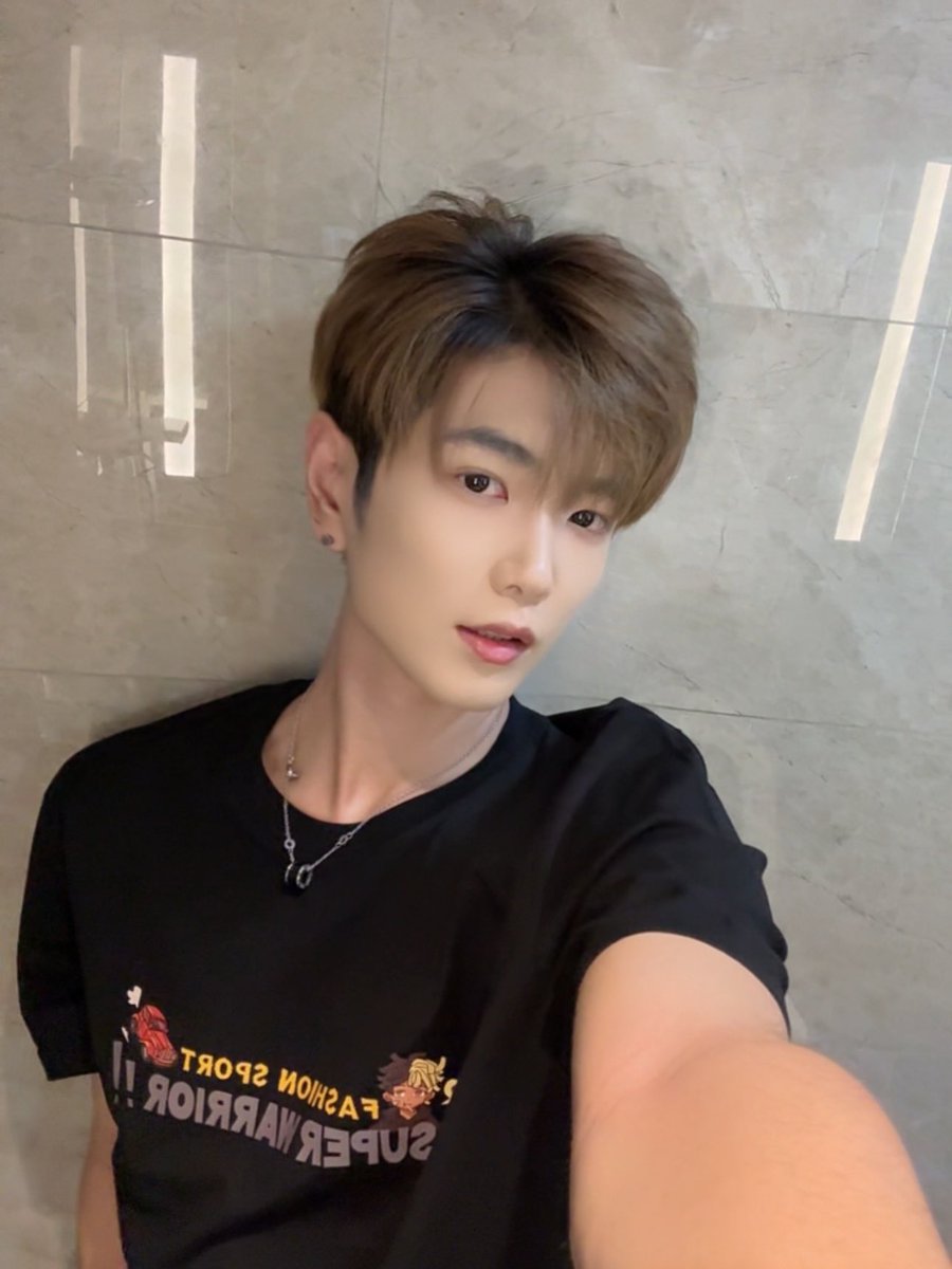 Lucas020913's tweet photo. 你问我遗憾吗 可能有吧 遗憾的���是你的幸福不是我给的 https://t.co/2KxlcYecII