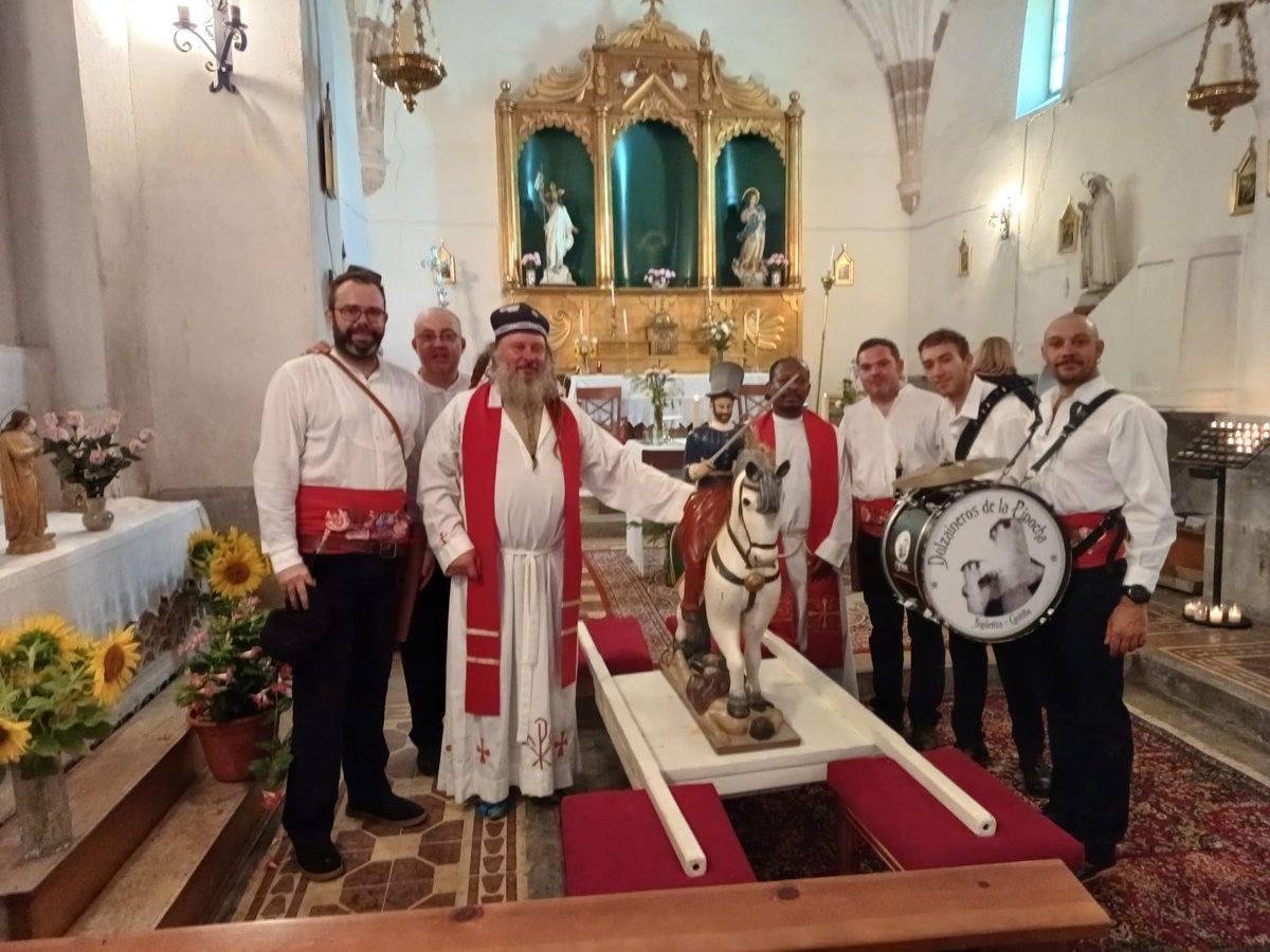 ricabordeta's tweet photo. Con la festividad de Santiago Apóstol, cerramos el mes de Julio. A por Agosto de S. Roque, S. Bartolomé, S. Agustín... Identidad, folklore y tradición. ¡Salud y cultura popular para todos! ¡Ni un pueblo sin fiesta, ni una fiesta sin dulzaina!
📷 Cendejas del Padrastro. Castilla. https://t.co/yg3vviSopK