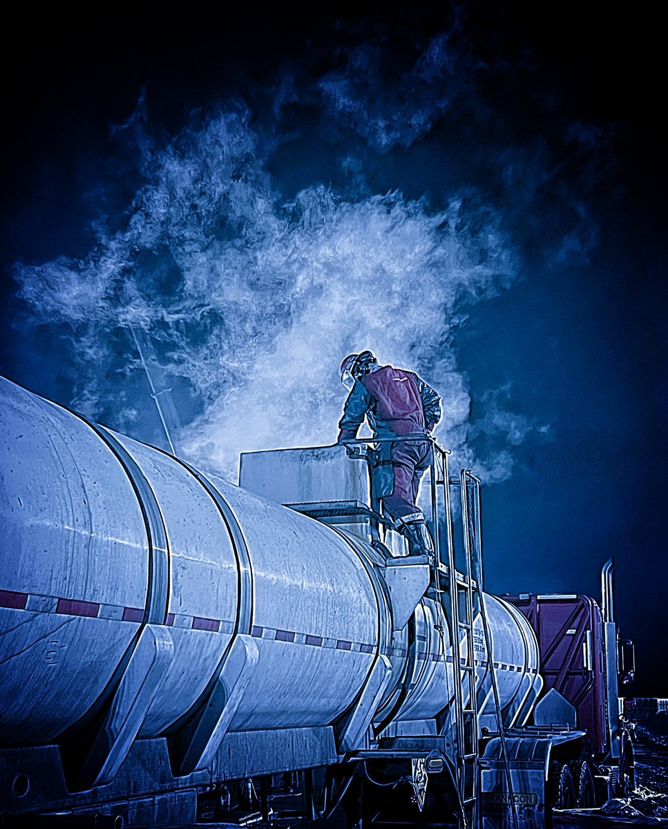 DibCyka's tweet photo. I love how this picture of me came out of me doing a acid tanker swap. I work in the oilfeilds. I do fracking for natural gas and oil. It’s a really difficult job sometimes but my coworkers feel like a second family. all of that fog you see is basically acid vapor #oilfeild https://t.co/D6L5erj5KV