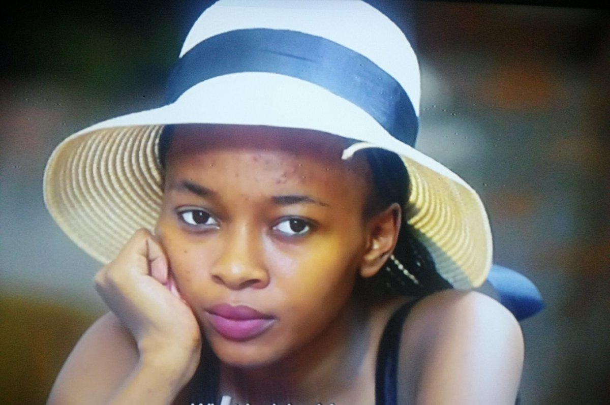 Thando is very stupid. Siyacela embarrassed her on the national TV and someone is standing up for her for the first time in her life but she's defending Siyacela. What a fool #isencaneLengane
