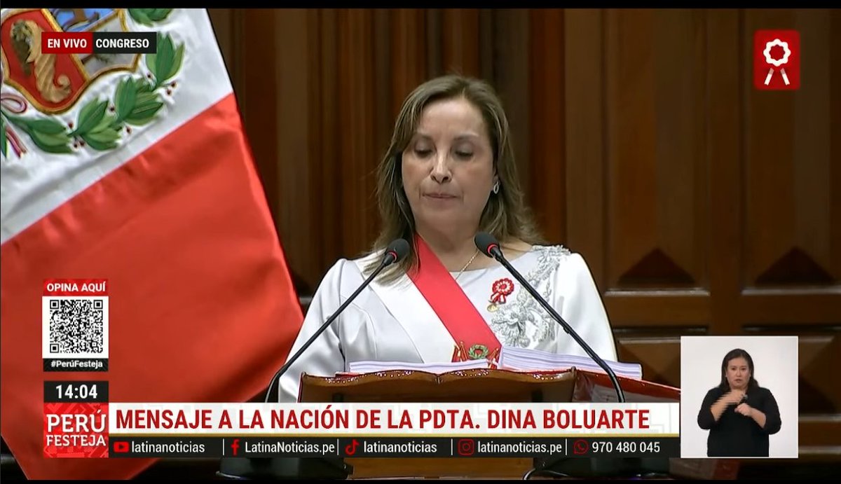 La educación del Perú resumida en un solo acto, la Sra. Presidenta leyendo unos papeles por 3 horas mientras todos se duermen a su alrededor. Para la próxima que nos pase el pdf y así nos evitamos la fatiga. zZzzZzzZzz #MensajePresidencial
