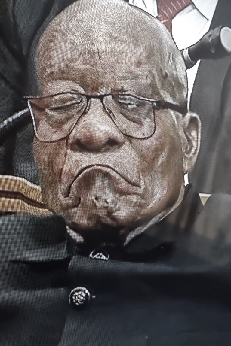 FonyokaPondoka's tweet photo. 🎶🎶Wee mfo ka Gupta awulale ngoxolo, kudala udayisa izwe for the plate of curry🎶🎶 #RIPZuma https://t.co/EDLBywP1M7