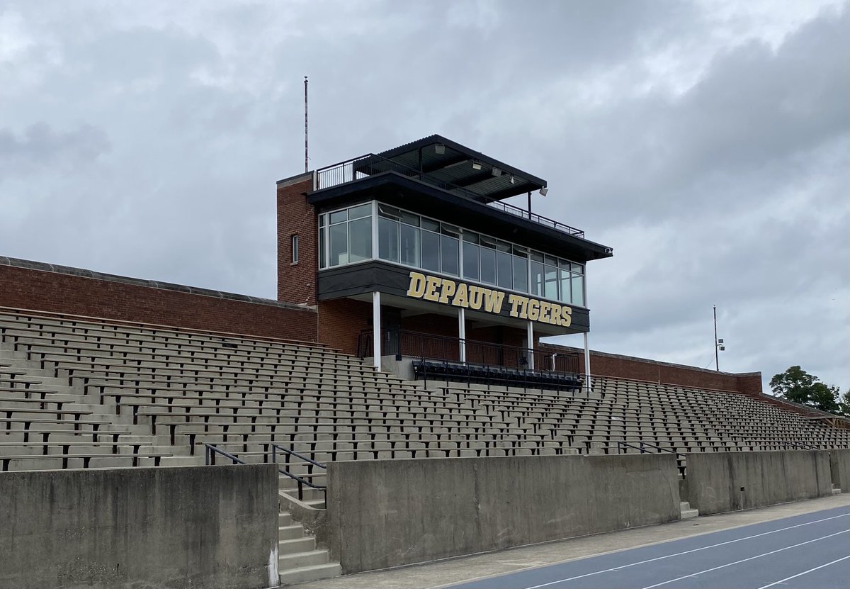 Always a great day when you have the chance to coach some future Tigers at camp! ⁦<a href="/DePauwTigersFB/">DePauw Football</a>⁩