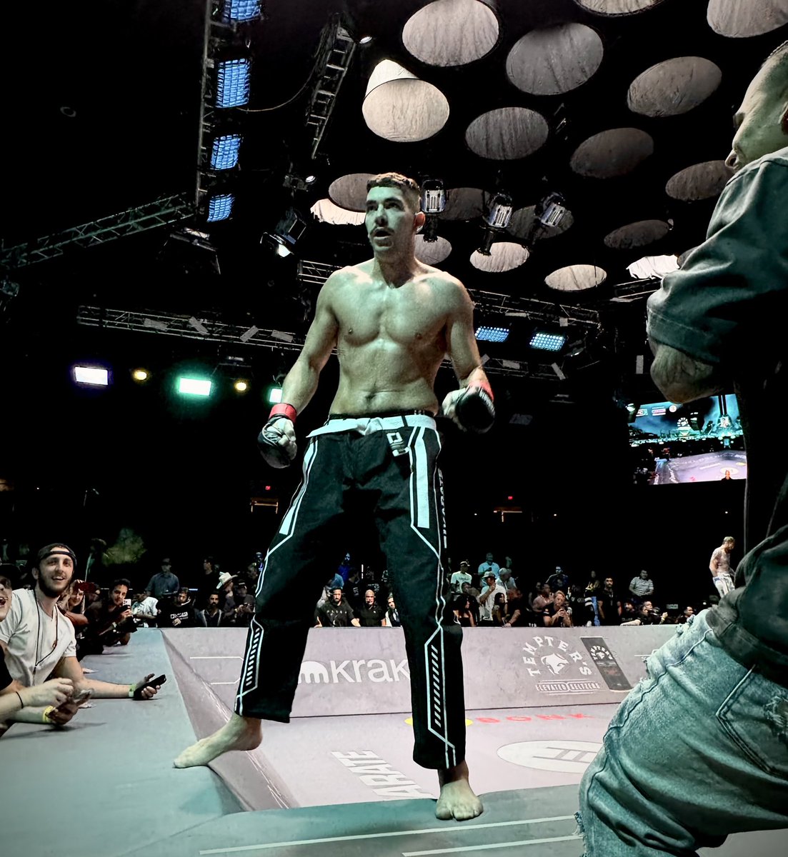 nic_carter's tweet image. My big whitepill is that you can just decide to do stuff. In march I decided to see I could do a professional style boxing training camp despite - and partly because of - some pretty nasty health issues that materialized in December. I’d never thrown a punch before in my life.…