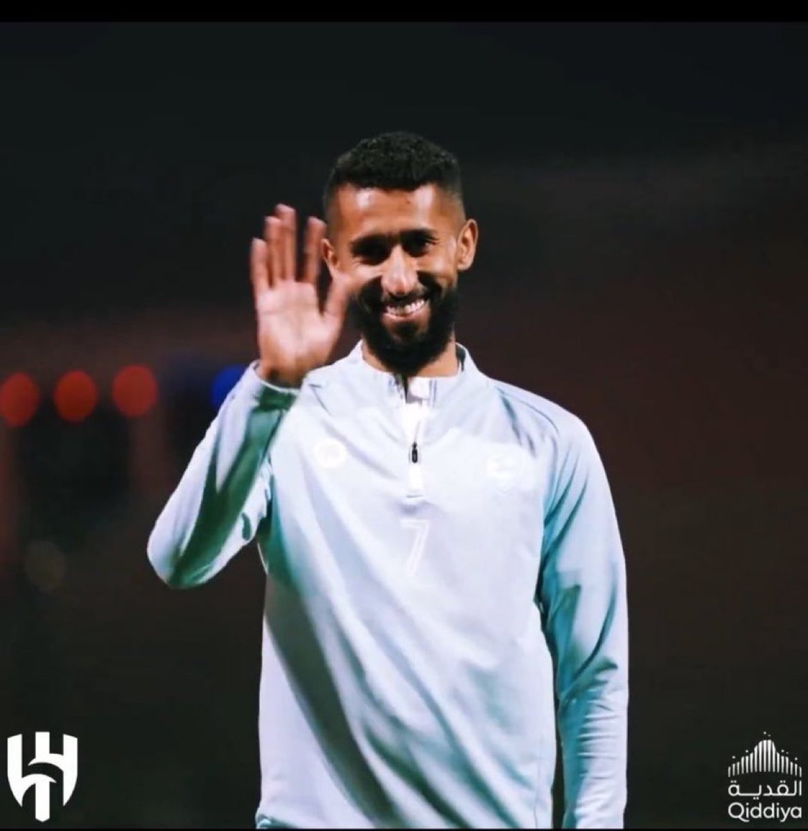 رحل وتاركًا من خلفه ارث عظيم وتاريخ كبير وحمل أكبر على من سيأتي بعده ، إبن النادي الوفي المُخلص لن ننسى كُل تلك الأيام الصعبه والسعيده ، لن ننسى أن تحملت ظروف صعبه من أجل حُبك وعشقك للكيان ، شكرًا سلمان وسنبقى خلفك للأبد 😞💙
#شكرا_سلمان_الفرج