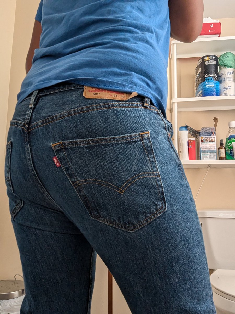 wranglerbutt09's tweet photo. Watch me put these tight puppies on at https://t.co/Jjl7IAAGOM #denimass #levis https://t.co/bO1nvKouIU