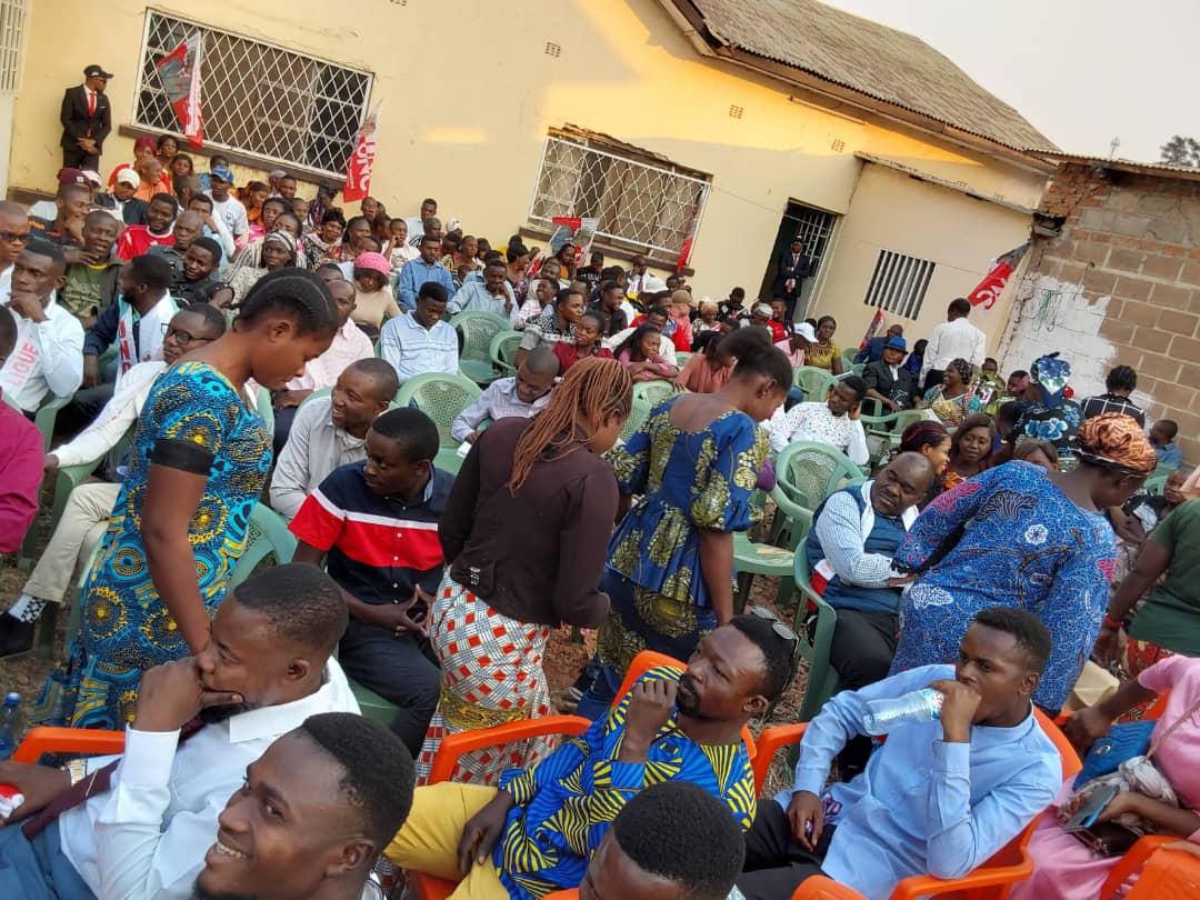 EtoyiFidele's tweet photo. La redynamisation du parti dans la Ville de Lubumbashi : YONNEH KAPONGO Freddy présente les différents bureaux fédéraux des jeunes à Madame l'Inter Fédérale, RIZIKI MUSONGELA Maryse. https://t.co/4m11hKoTqY