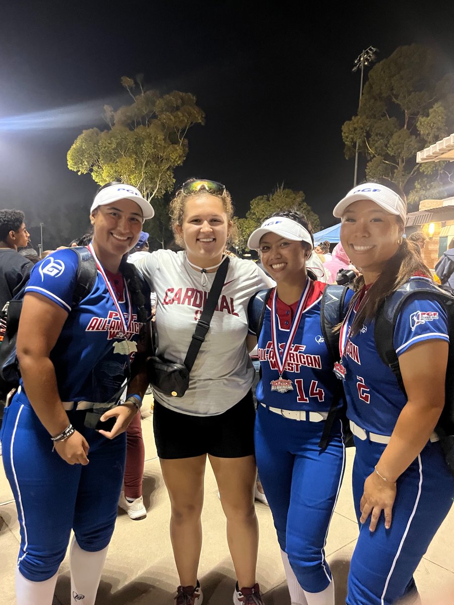 StanfordSball's tweet image. The incoming freshman class was well represented at this weekend's PGF All-American Game!

And they even managed to find time to snap a pic with a fan, @AvaGall51!

#GoStanford