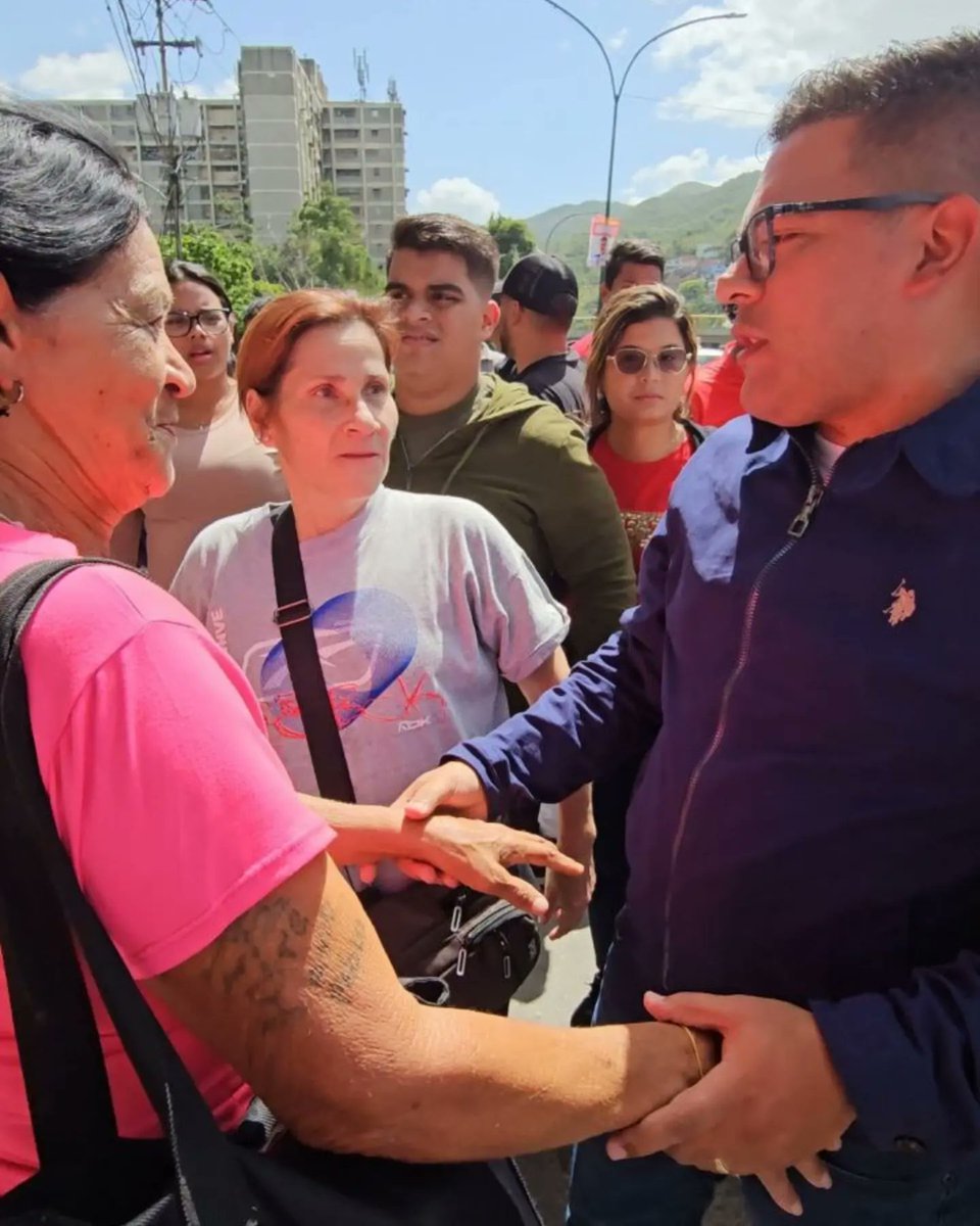 Nahumfernandezm's tweet image. 🇻🇪🗳️Ejercí mi derecho al voto desde la escuela "Leonardo Ruiz Pineda" de Caricuao. Ha sido un proceso rápido, confiable y seguro. Al igual que el pueblo caraqueño, he cumplido con mi deber como ciudadano de la República Bolivariana de Venezuela.