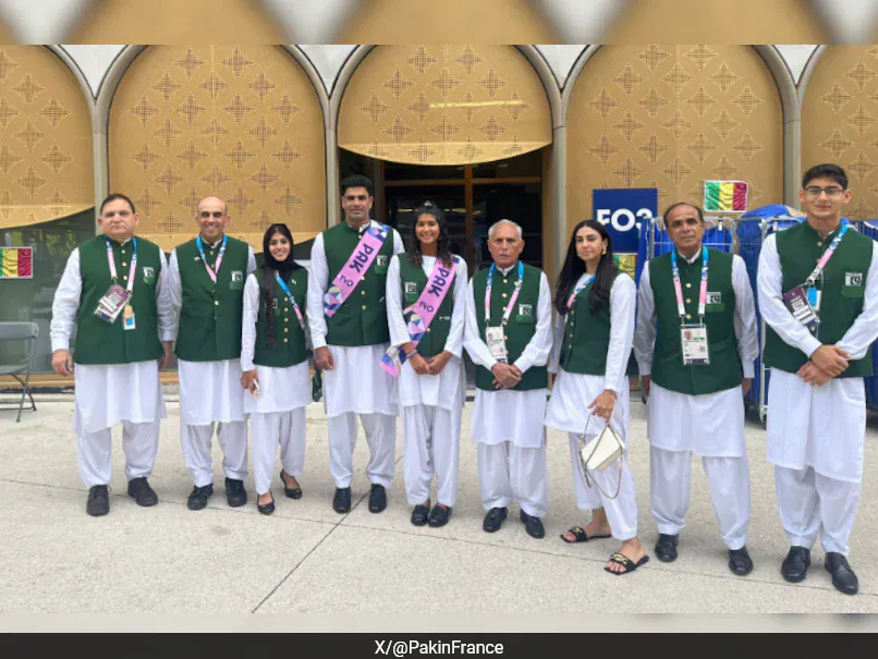 ZulfiqarAhmed69's tweet photo. آبادی - 25 کروڑ
اولمپک اتھلیٹس - 7 
اولمپک آفیشل - 12 

ملک کا نام بتائیں 😆 https://t.co/Wy03hJy3Kc