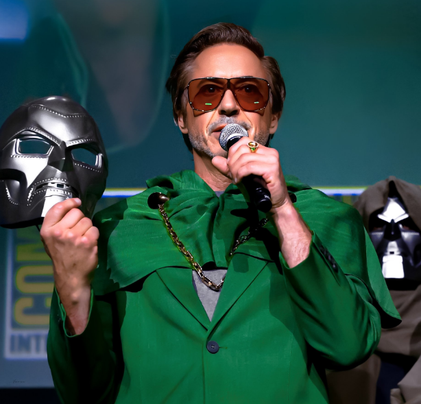 SiteJamesons's tweet photo. 🚨 A MARVEL VAI FAZER REBOOT?

Eu sempre falei que a Marvel não deveria, e nem faria, um reboot no MCU. Porém, após o painel de ontem à noite da Marvel na San Diego Comic Con, revi meu posicionamento.

Agora só não acho provável, como também defendo o reboot.

Segue o fio 🧶