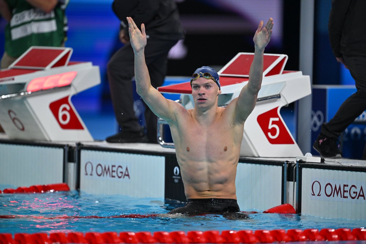 FFNatation's tweet photo. #EnDirect #JeuxOlympiques #Paris2024 
🥇IL L’A FAIT @leon_marchand est champion olympique en titre du 400m 4N avec un nouveau record olympique en 4:02.95 🔥 Il débloque le compteur des médailles pour les Bleus #Natation devant 15000 spectateurs en FOLIE FURIEUSE 💥 
Bravo 💙🤍❤️‍🔥 https://t.co/3VHxlUpV52