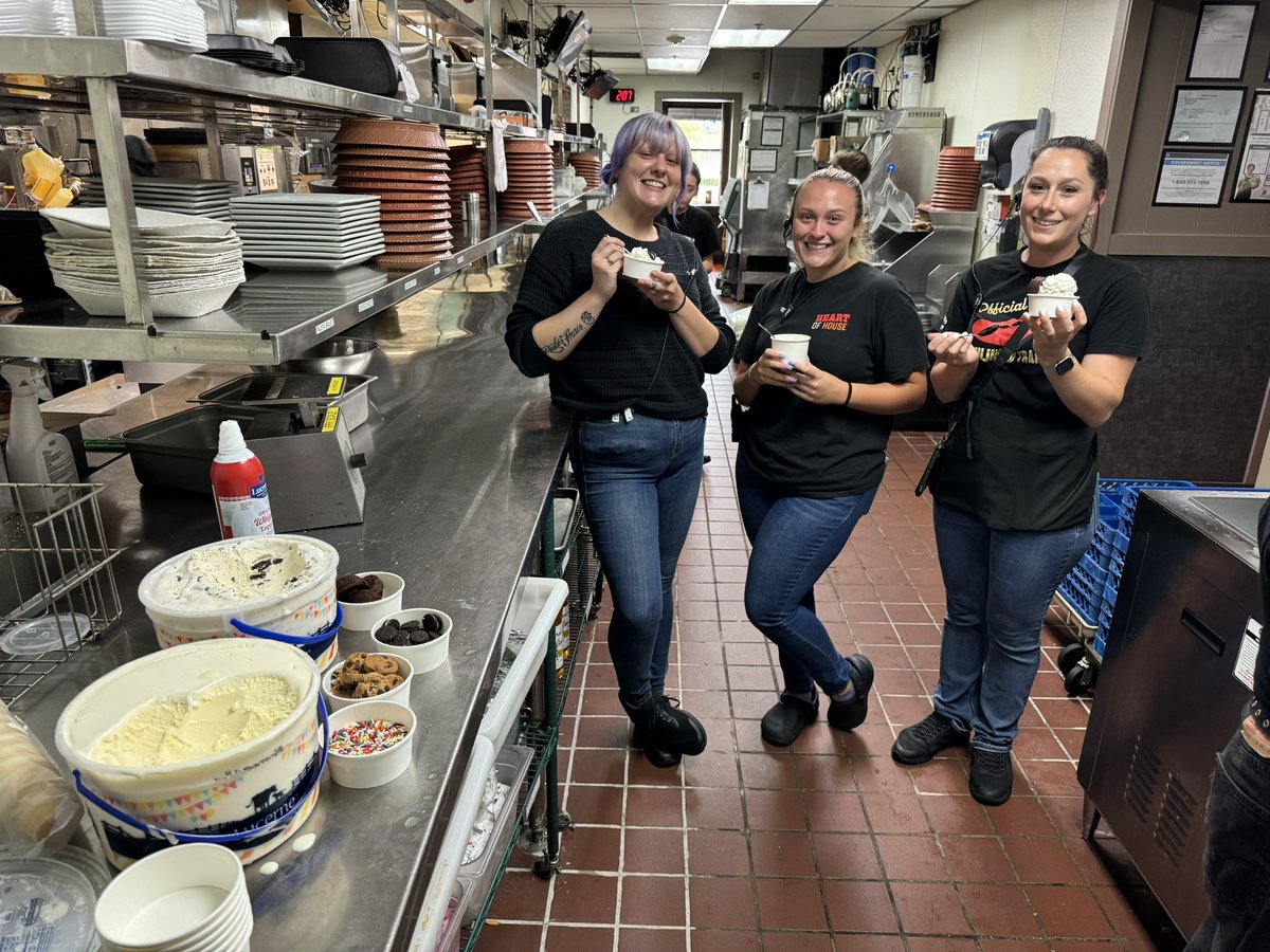 randy47919's tweet photo. Having Sunday Funday! 🍦🍨🍧Thought is sounded better than Sunday Tuesday 🤣. Ice cream with topping on a hot summer day. #chilisculture @Kim_Mohr1 @train3rgirl @NicholasBPaxton https://t.co/kLxcNd7OpU
