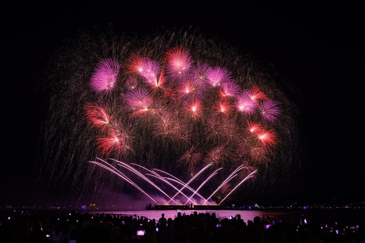 What a night! Thank you to Team United Kingdom for putting on a fantastic show last night!
.
It's sad to say but the Honda Celebration of Light has come to an end. Do not forget to vote for your favourite country. See the link below bio to vote!

docs.google.com/forms/d/e/1FAI…