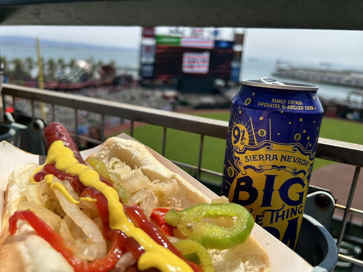 Life’s good <a href="/OracleParkSF/">Oracle Park</a> for the <a href="/SFGiants/">SFGiants</a> match today - I with our B-Day boy #Senna 14 years 🥳 
Eating additional calories after the family run at  #SFmarathon