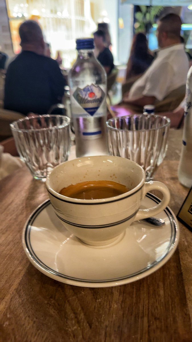 "بغض النظر عن مدى جودة حديثك ، إذا تحدثت كثيراً ، سينتهي بك الأمر بقول أشياء غبية."

- ألكسندر دوما