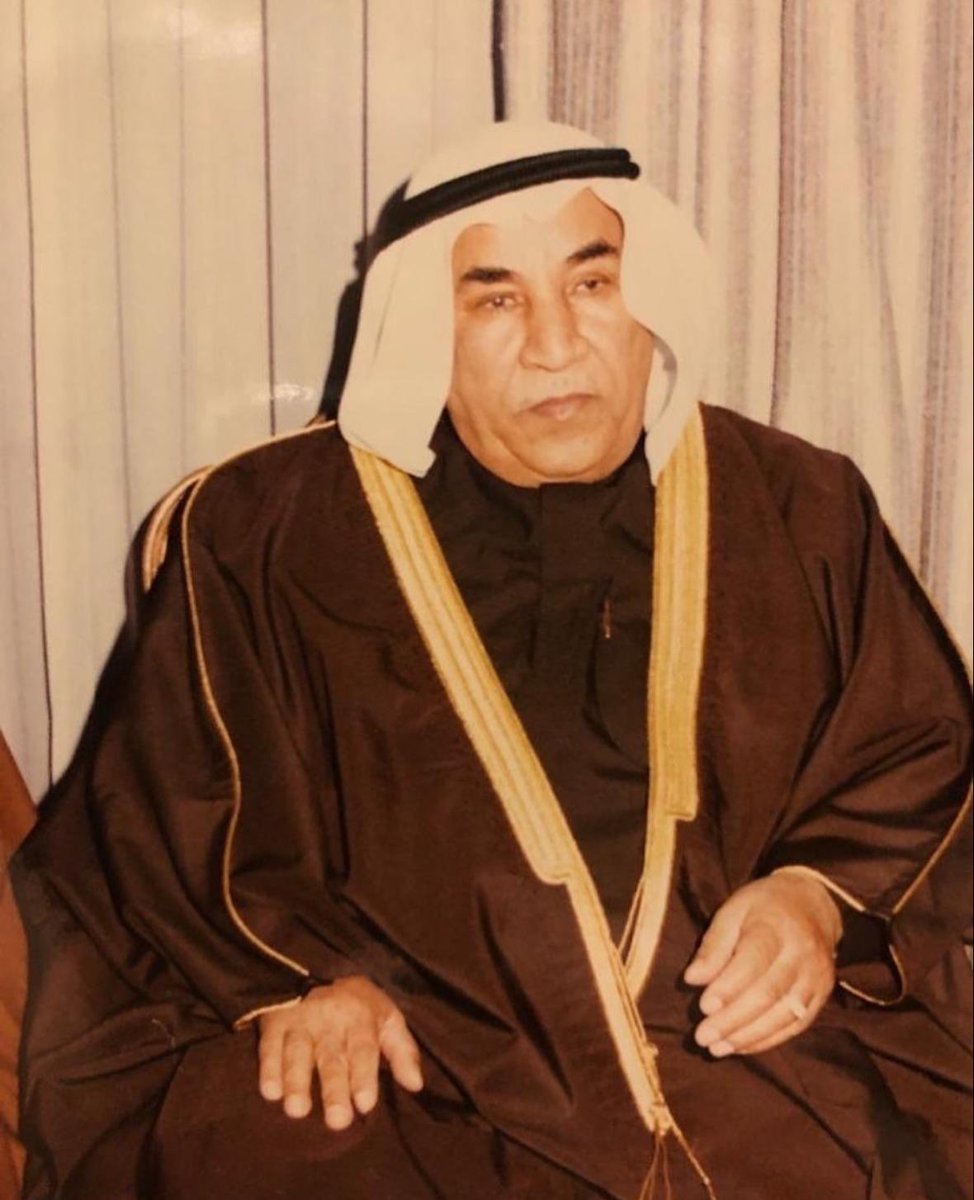 #رجال_في_ذاكرتي 
#علي_عبدالمحسن_اباالخيل (رحمه الله)
ولد في #الكويت عام 1925
( 1345) 
بحي #المرقاب 
والدته هي: رقية بنت راشد الحميد(خوالد) أهل #بريدة 
نشأ في كنف والديه بالمرقاب وتعلم فيها ثم أكمل تعليمه في #بغداد بمدارس خاصة متميزة
مما أكسبه الكثير من العلوم والمعرفة والقيادة👌