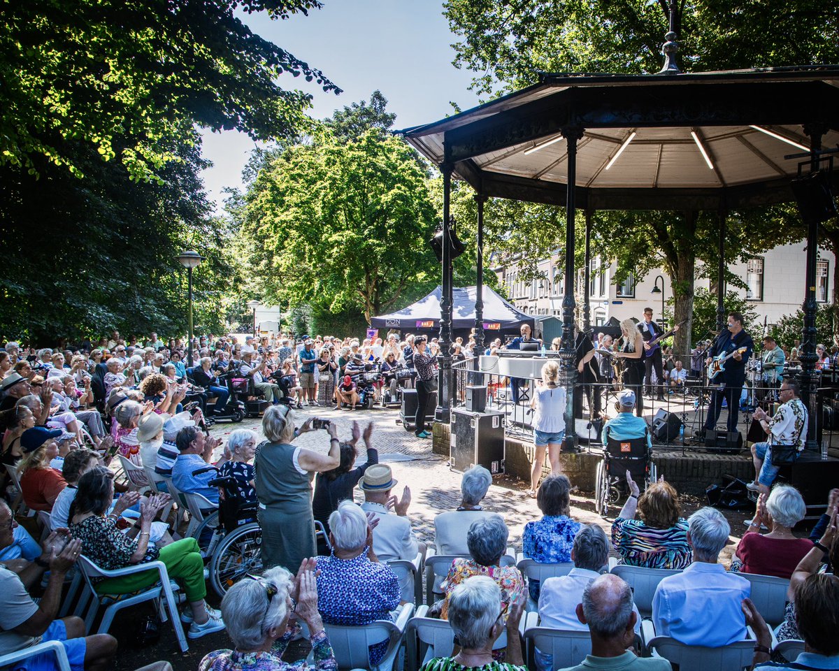 RadixRob's tweet photo. Alexander Broussard in de muziektent vandaag. #Gouda https://t.co/Zk0EEpbS2F
